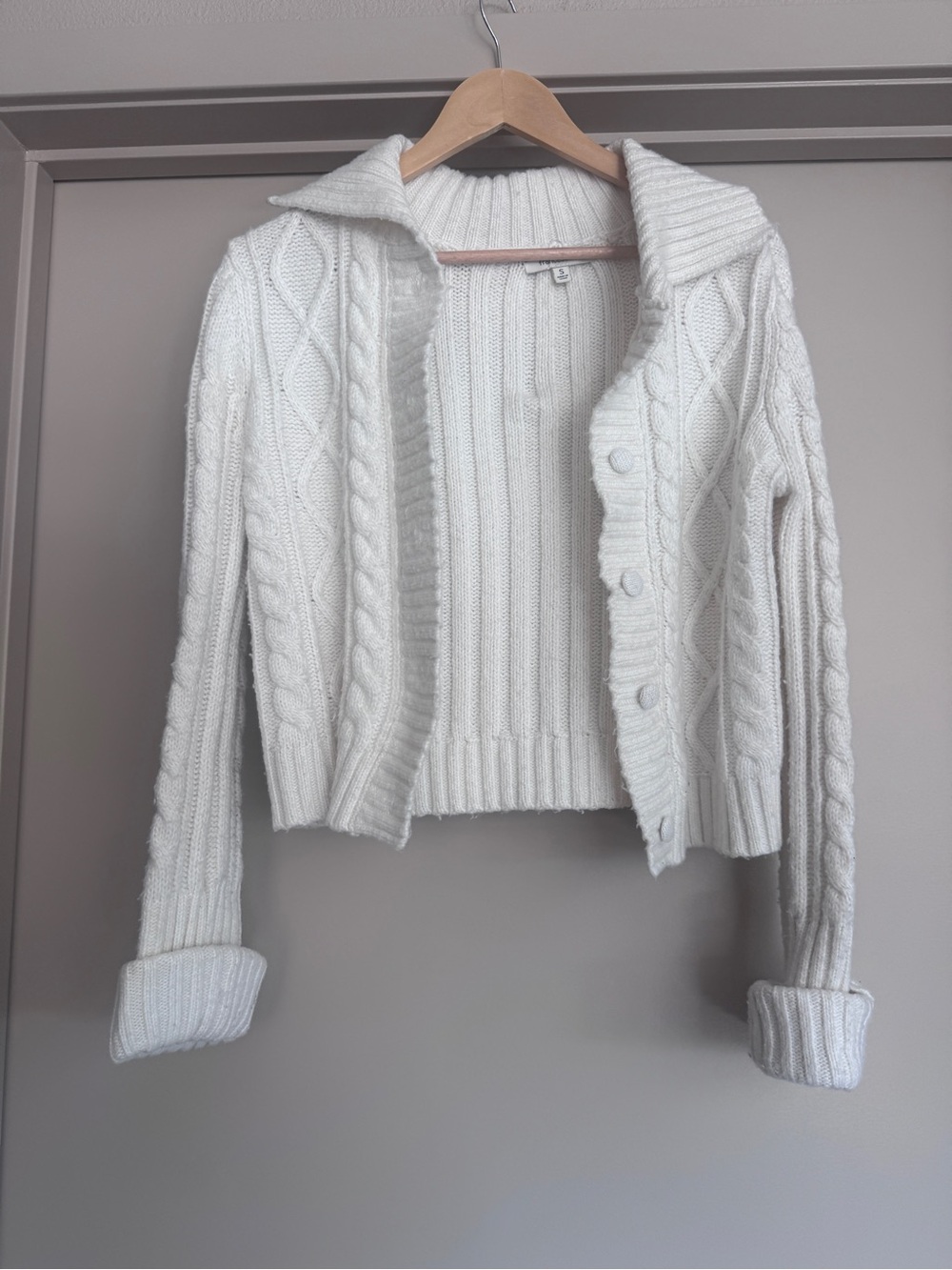 Francesca’s White Cable Knit Cropped Cardigan Sweater Size S